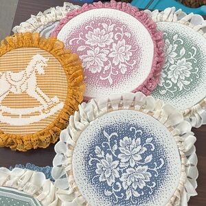 8 Vintage Decorative Lace crochet ring with Bear and Floral Designs